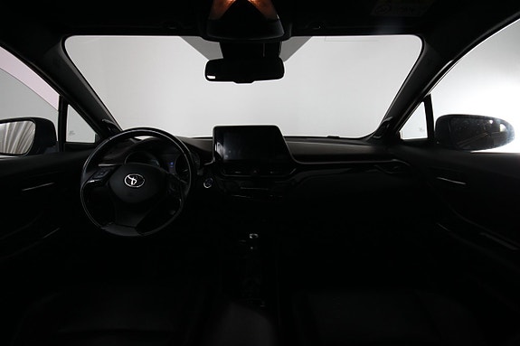 Toyota C-HR 5 of 5