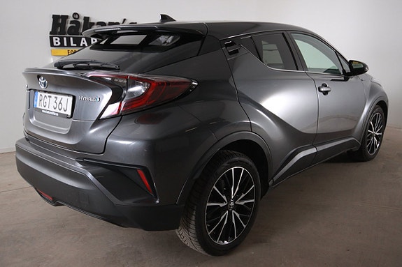 Toyota C-HR 2 of 5