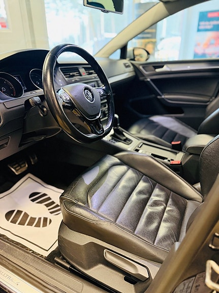 Volkswagen Golf Alltrack 13 of 21