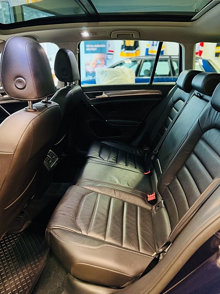 Volkswagen Golf Alltrack 17 of 21