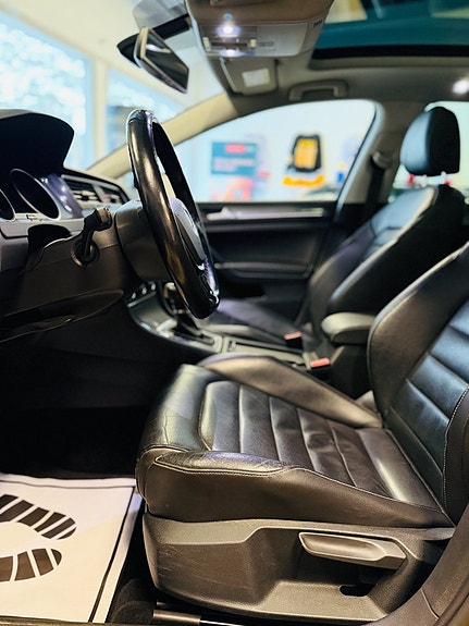 Volkswagen Golf Alltrack 14 of 21
