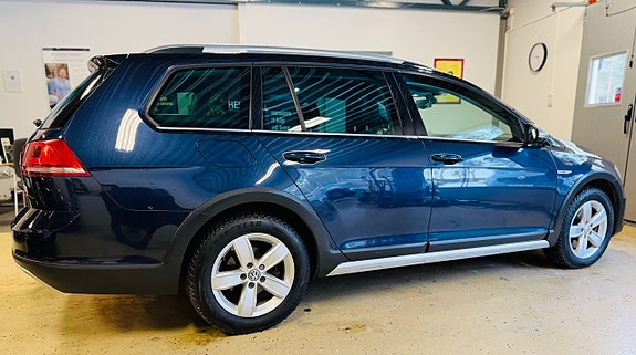Volkswagen Golf Alltrack 11 of 21