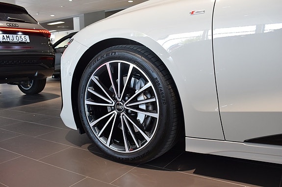 Audi A6 e-tron 3 of 5