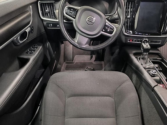 Volvo V90 Cross Country 6 of 10
