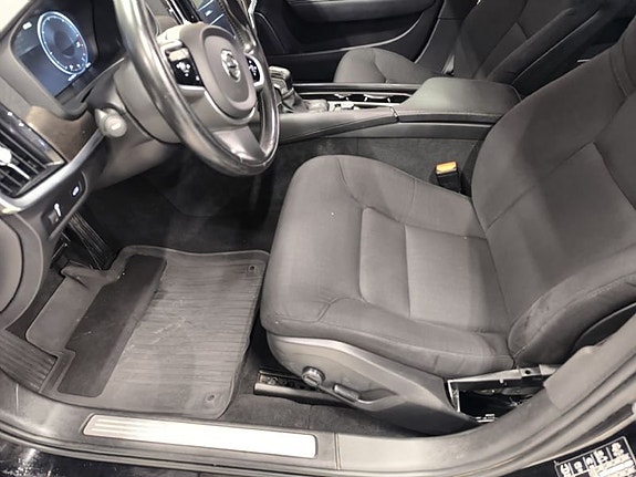 Volvo V90 Cross Country 7 of 10