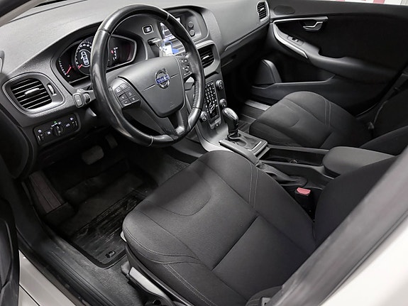 Volvo V40 9 of 15