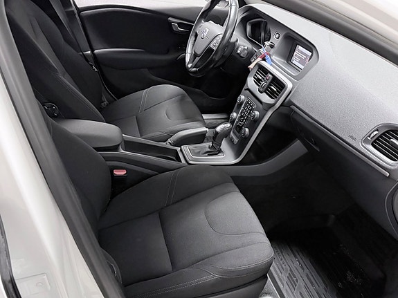 Volvo V40 11 of 15