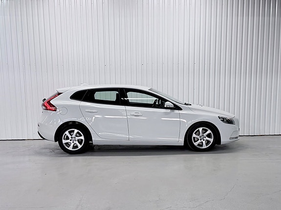 Volvo V40 2 of 15