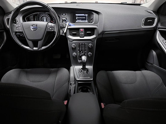 Volvo V40 12 of 15