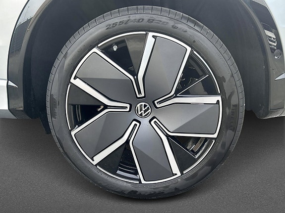 Volkswagen Tiguan 9 of 12