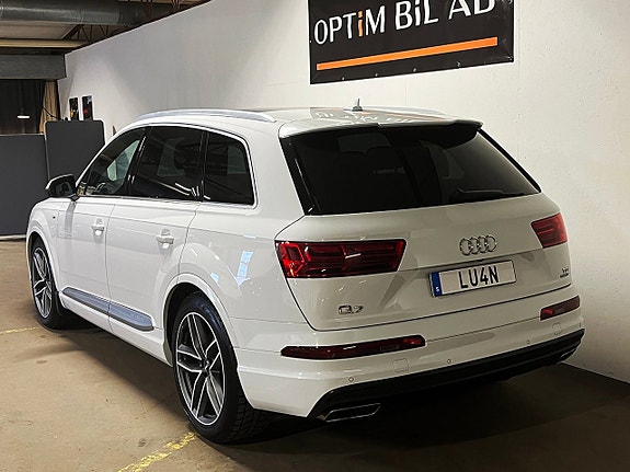 Audi Q7 4 of 5