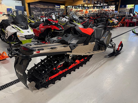 Ski-Doo Backcountry XRS VIP 154 850 E-tec 3 of 6