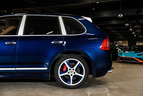 Porsche Cayenne Turbo S 23 of 23