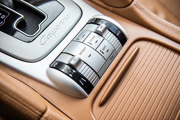 Porsche Cayenne Turbo S 20 of 23