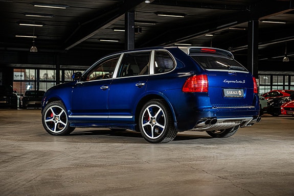 Porsche Cayenne Turbo S 4 of 5