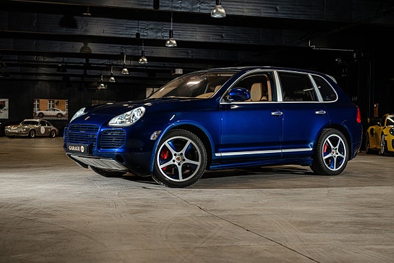 Porsche Cayenne Turbo S 2 of 5