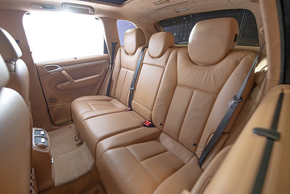 Porsche Cayenne Turbo S 16 of 23