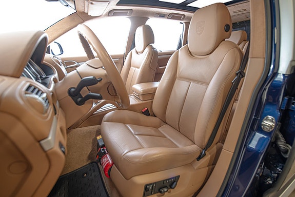 Porsche Cayenne Turbo S 12 of 23