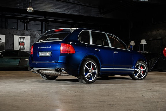 Porsche Cayenne Turbo S 5 of 5