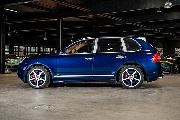 Porsche Cayenne Turbo S 3 of 5