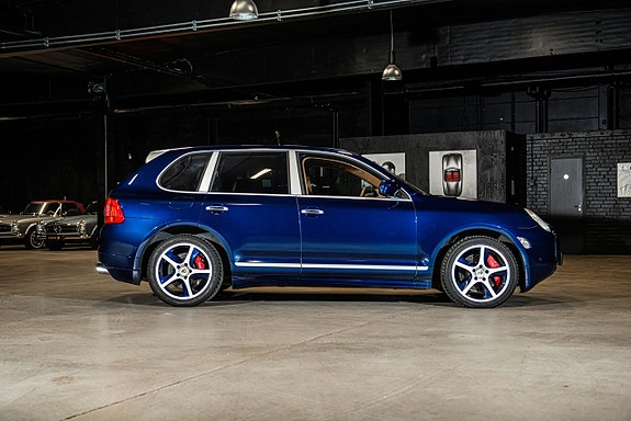 Porsche Cayenne Turbo S 6 of 23
