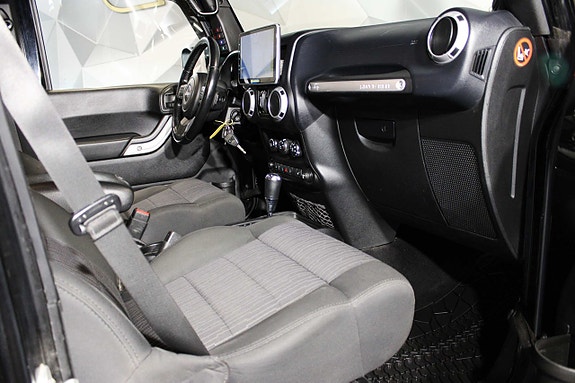 Jeep Wrangler Unlimited 13 of 23
