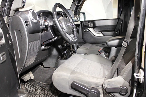 Jeep Wrangler Unlimited 12 of 23