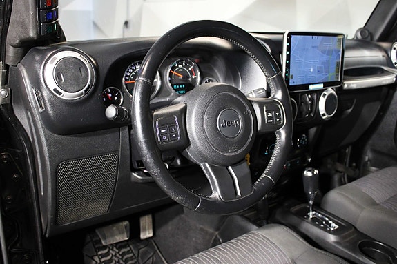 Jeep Wrangler Unlimited 15 of 23