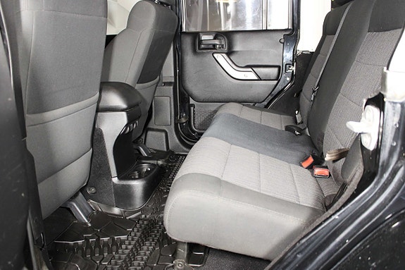 Jeep Wrangler Unlimited 14 of 23