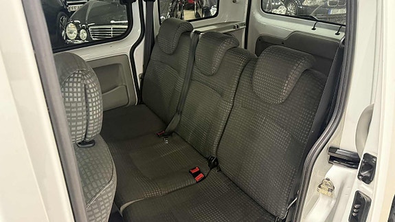 Renault Kangoo Express 12 of 17