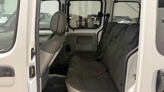 Renault Kangoo Express 13 of 17