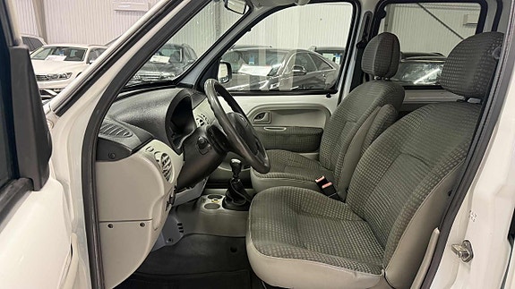 Renault Kangoo Express 15 of 17