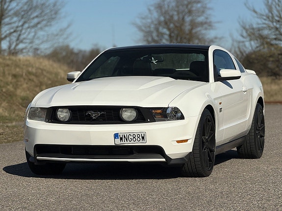 Ford Mustang 3 of 5