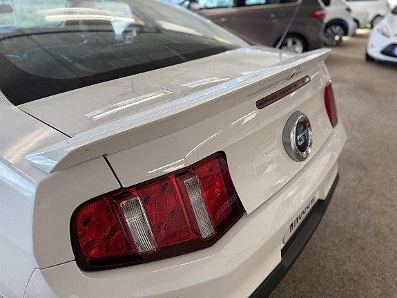 Ford Mustang 13 of 16