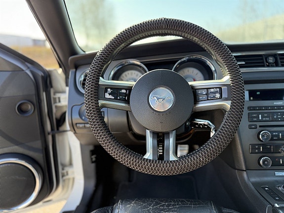 Ford Mustang 9 of 16