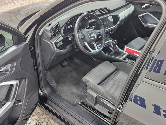 Audi Q3 2 of 5