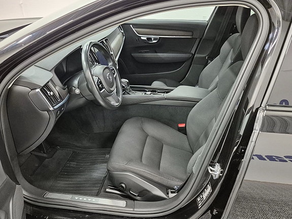 Volvo V90 Cross Country 2 of 5