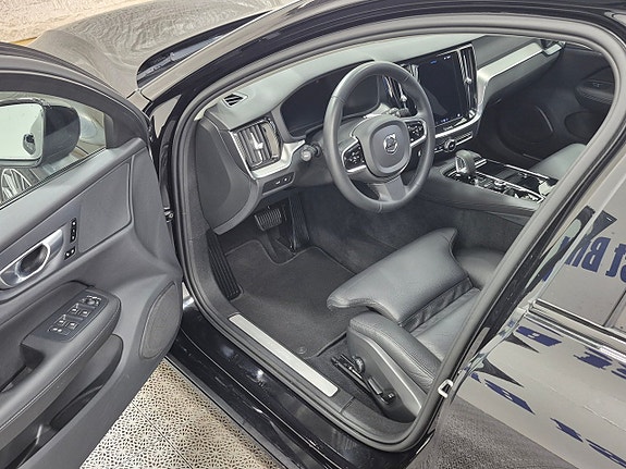 Volvo V60 2 of 12