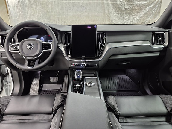 Volvo XC60 6 of 12