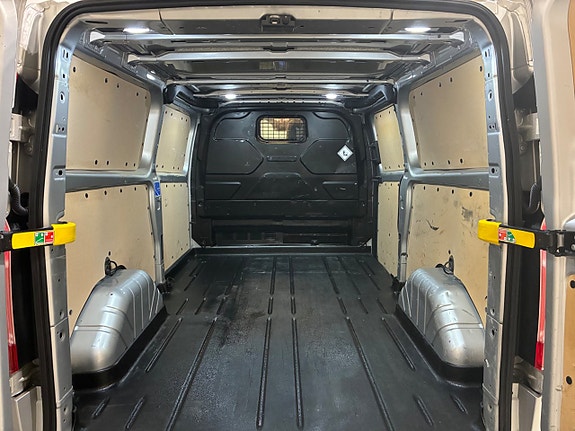 Ford Transit Custom 7 of 11