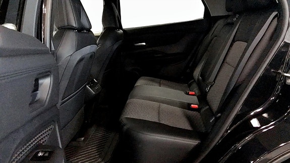 Nissan Ariya 5 of 9