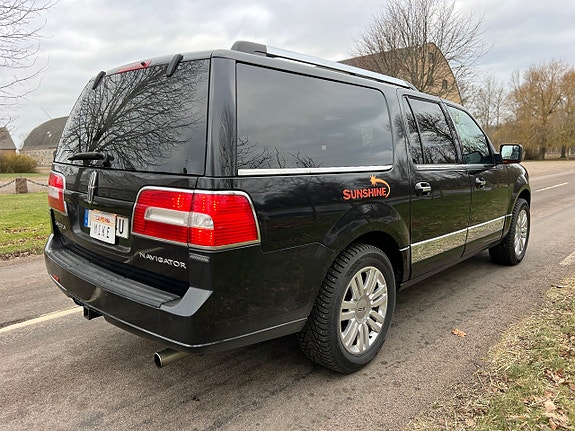 Lincoln Navigator 7 of 24