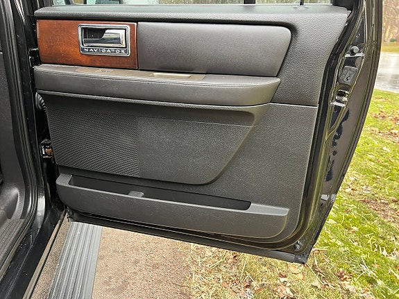 Lincoln Navigator 15 of 24