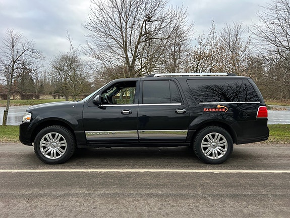 Lincoln Navigator 3 of 5