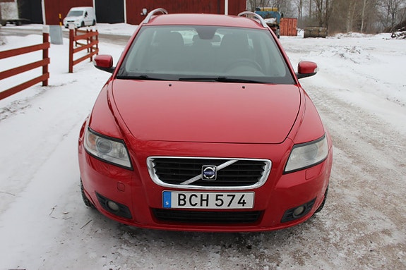 Volvo V50 3 of 5
