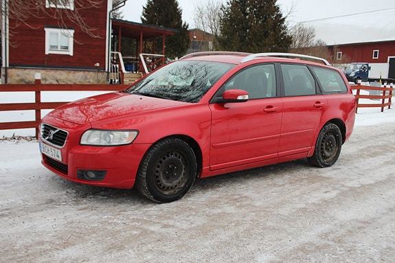 Volvo V50 2 of 5