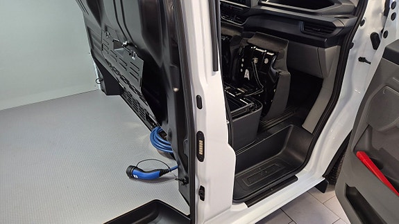 Ford E-Transit 13 of 30