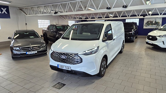Ford E-Transit 4 of 5