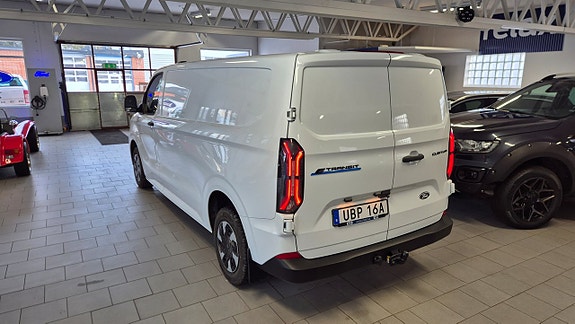 Ford E-Transit 8 of 30