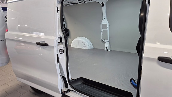 Ford E-Transit 14 of 30